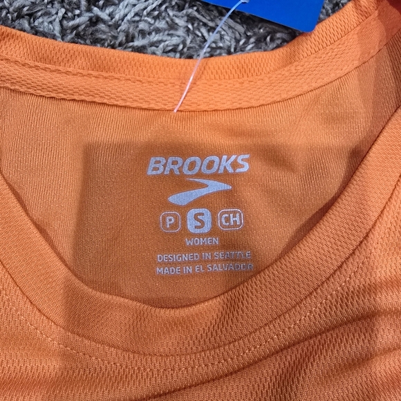Brooks NWT Womens Podium Short Sleeve Athletic Shirt Orange - Picture 3 of 5